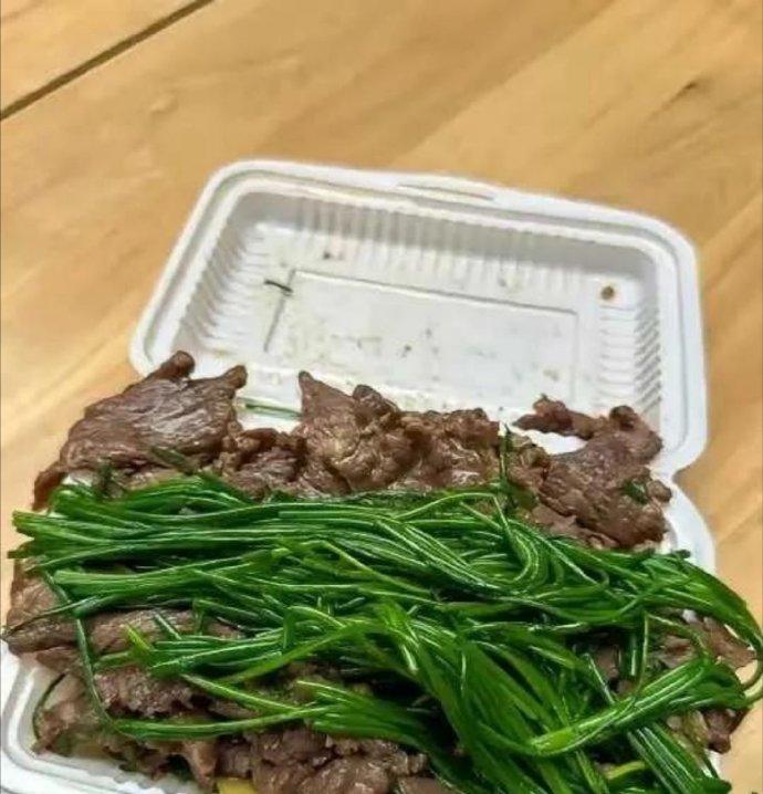 📍重庆路边摊的神秘蔬菜，求解！今天在重庆解放碑附近的路边摊买的这个菜，老板