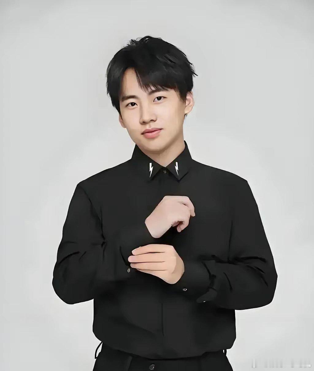 德云社悄悄把公司执照改了，王惠从幕后走到台前成了执行董事，于谦也正式进了董事会，