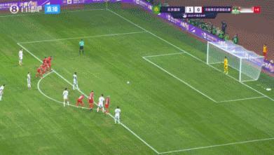 北京国安终于雄起一把，足协杯3：0完胜河南，捧起了足协杯冠军奖杯！这场比赛北京