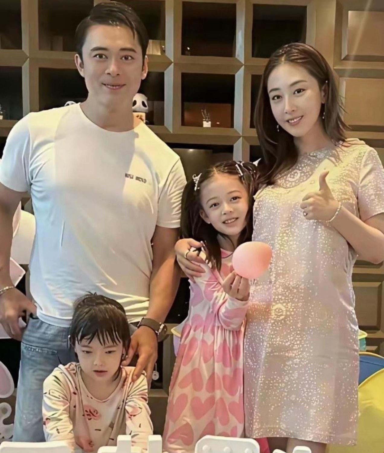 萌娃的颜值都遗传了妈妈的，难怪樊少皇要找这么漂亮的老婆，来改良基因。​​​
