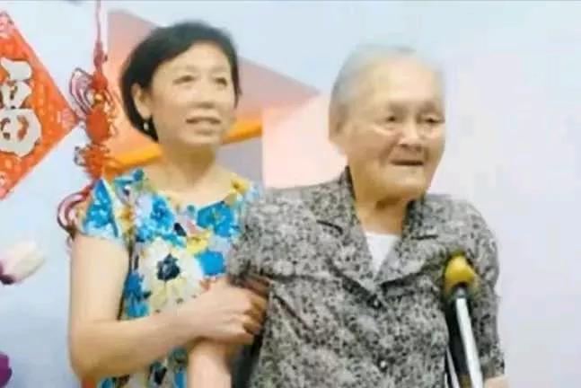 1966年，一对干部夫妻被带走，临走前把6个孩子托付给47岁的保姆高玉