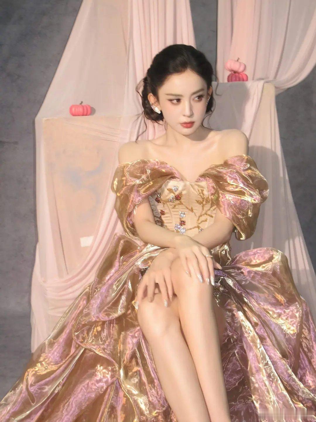 娜扎模仿热巴上瘾？从妆容到拍照角度，就差把名字改了！