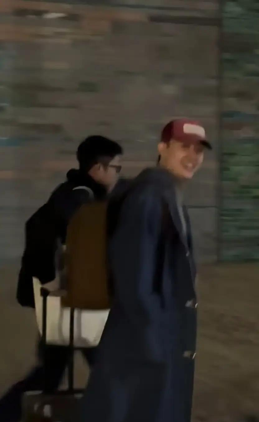 千万级晚会？董宇辉这次玩大了小贝一支广告拍掉500万，蒙牛连夜加钱只为3秒