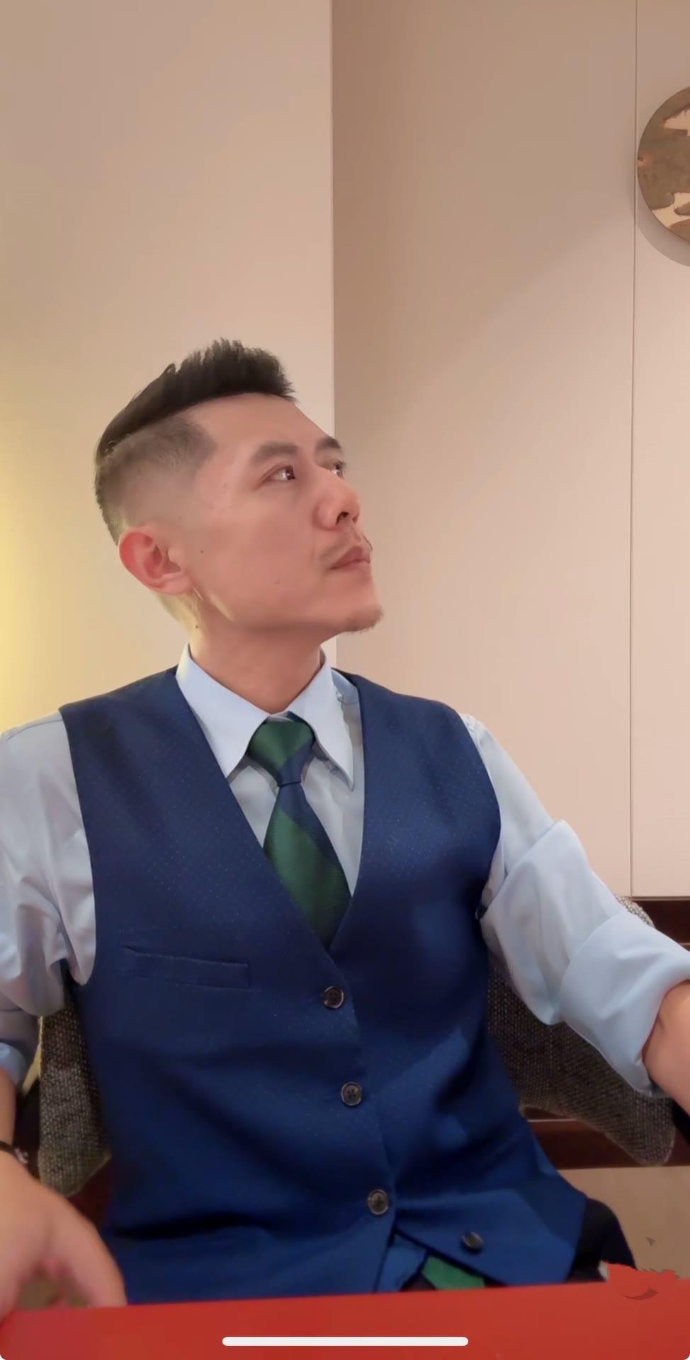 连麦男子：冰哥，我想问问你，我跟我女朋友到底该不该继续走下去。我们在一起同居两年