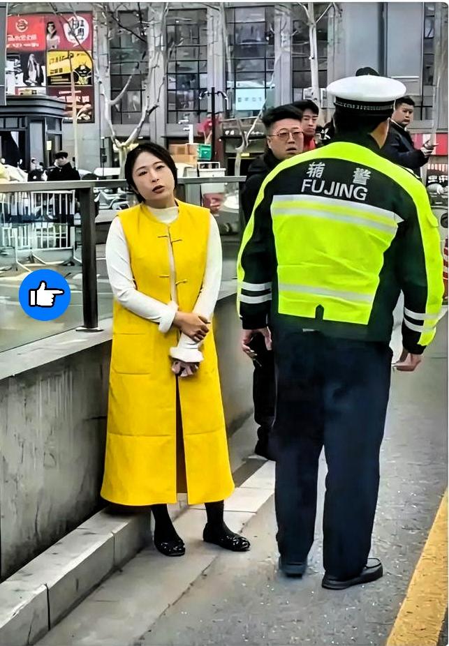 我敢打包票！扬州万象汇被打这位女司机，绝对不会有好日子过了。扬州万象汇冲