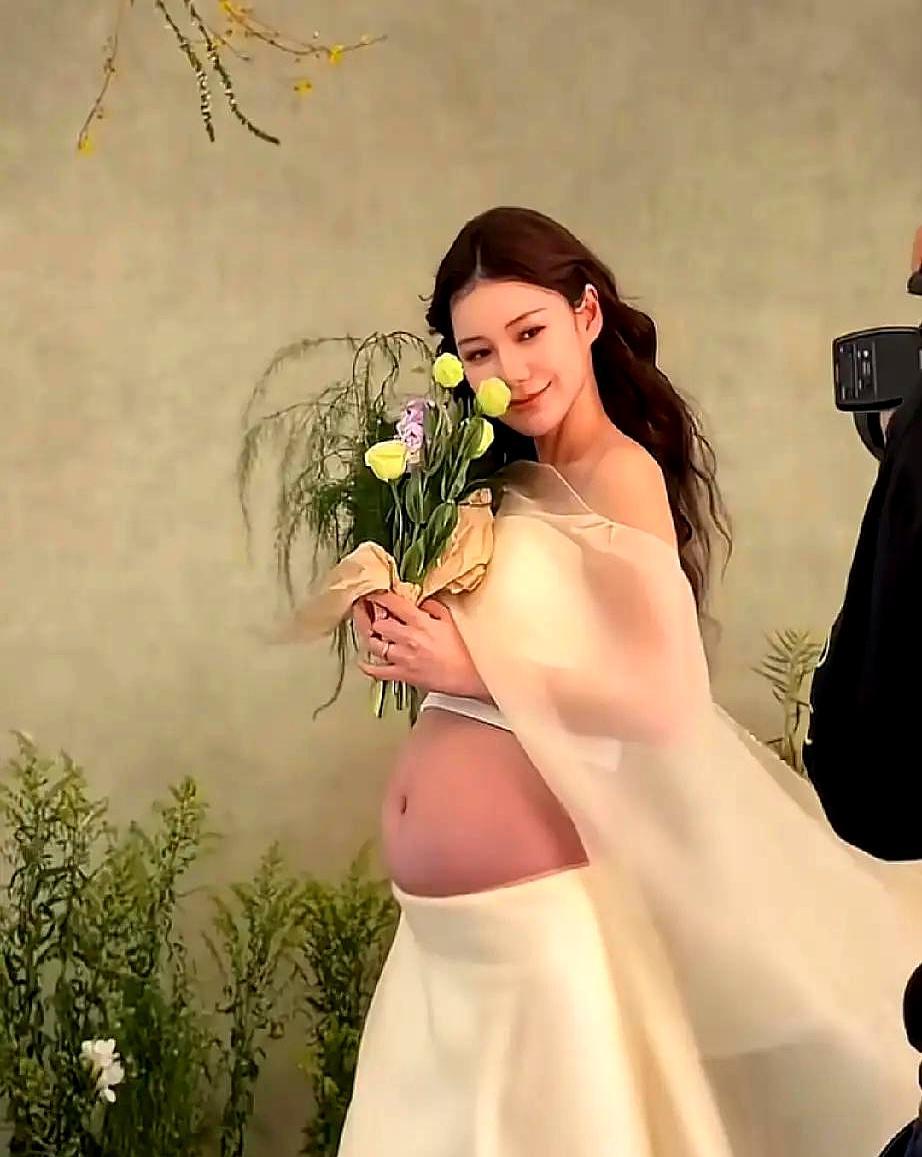 本以为汪小菲这辈子都得被前妻家拿捏，没想到人家扭头就娶了新媳妇，还火速生了个大胖