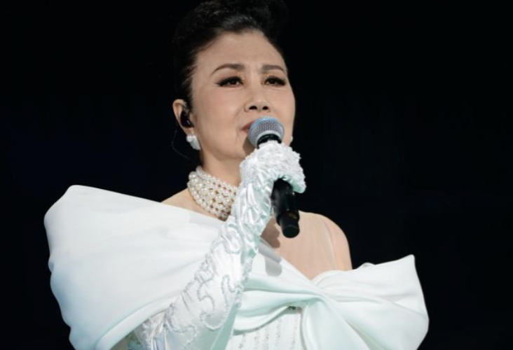78岁汪明荃不顾骂声开演唱会，背后原因究竟为何？
