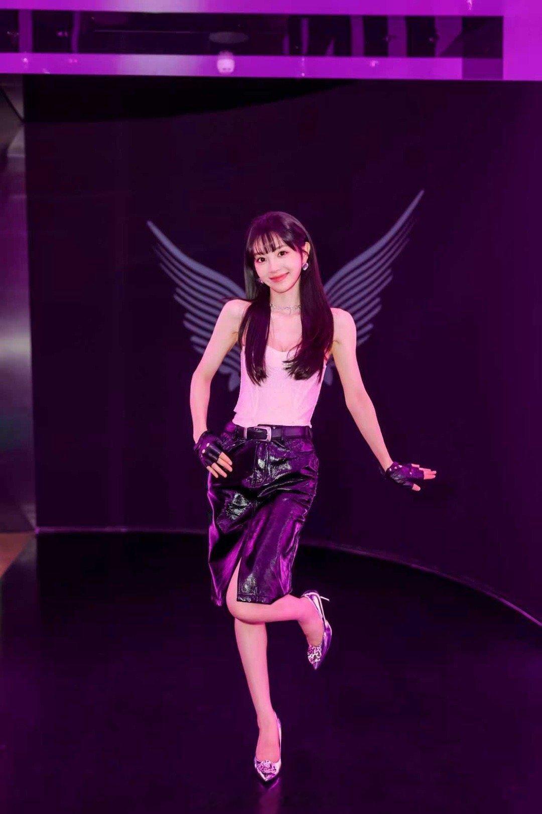 时尚宠儿实锤！维密大秀重返上海田曦薇维密天使战袍美得不行，维密你也太会搞时尚了！