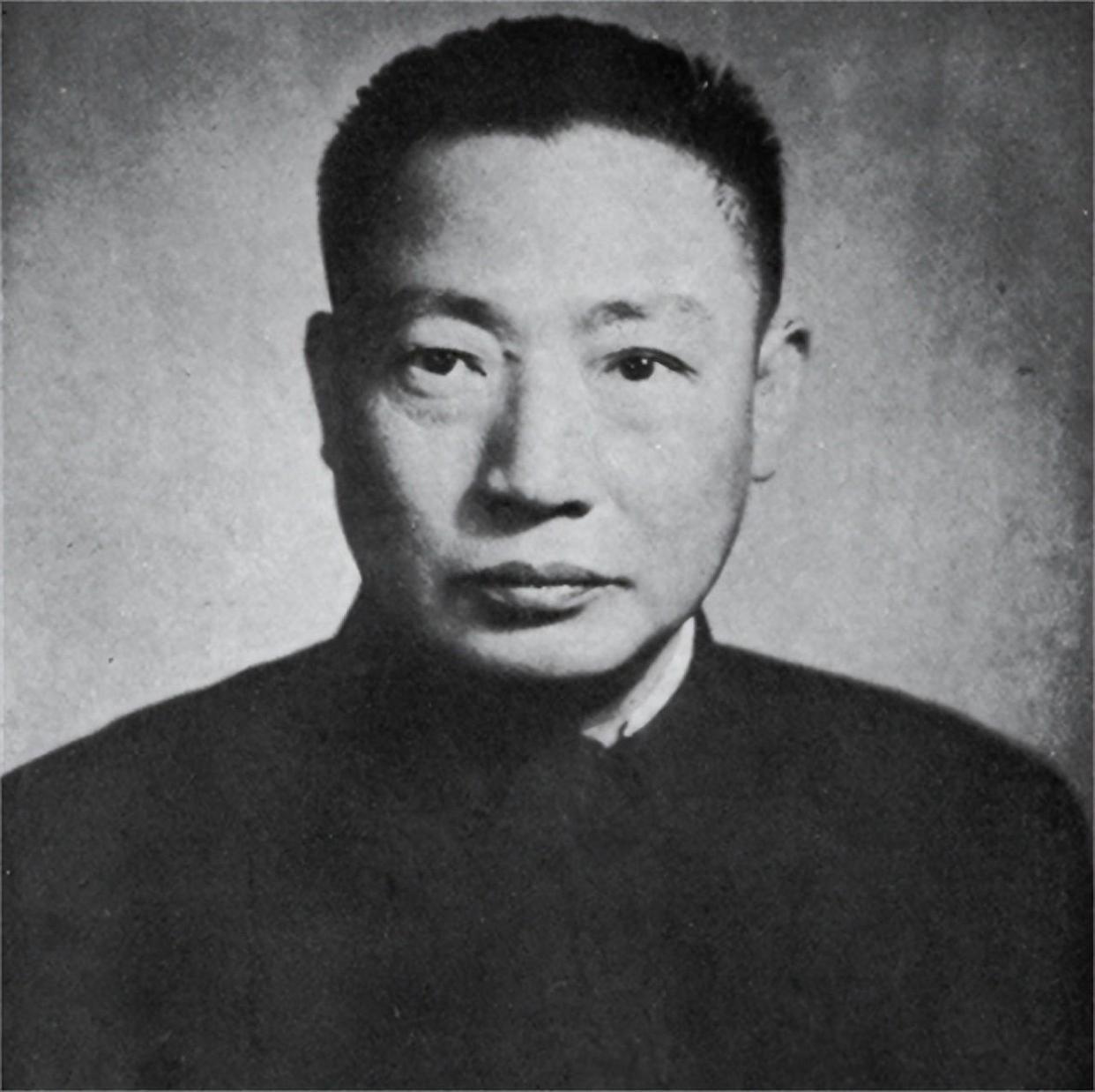1948，毛人凤派特务沈醉去暗杀自己的姐夫余乐醒，沈醉到达时，毫不知情的余乐醒正