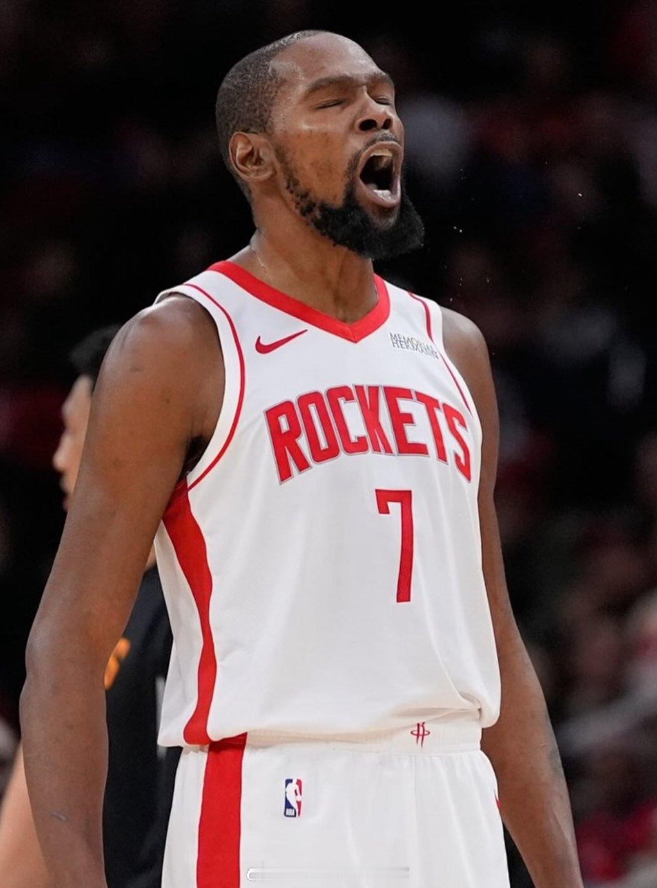 杜兰特生涯正负值累计来到+5013，是历史上第9位正负值累计达到+5000的球员