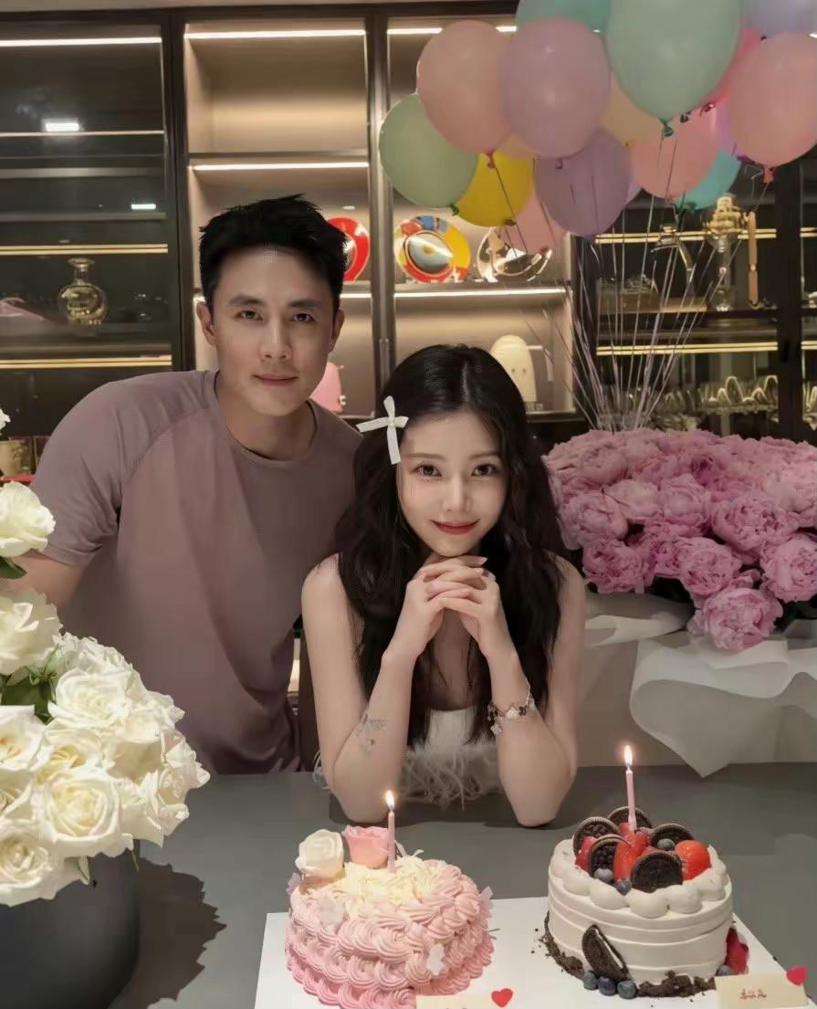 杜淳两口子是开了多大的美颜啊，一把年纪了，男的像二十几岁女的像十五六岁的小姑娘
