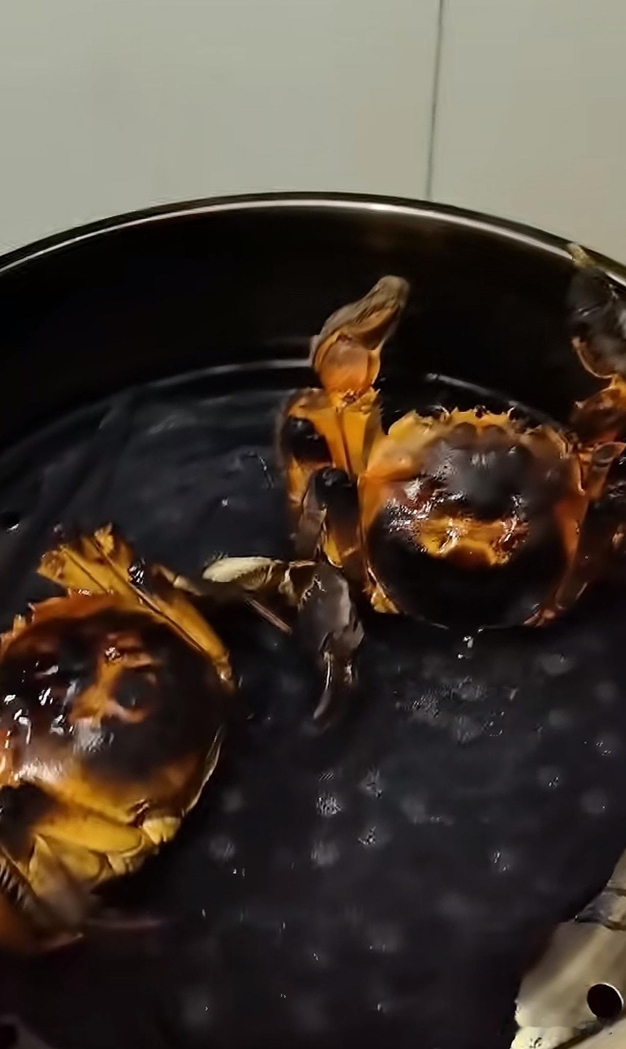这是贱内做的做的螃蟹，大家鉴赏鉴赏[笑着哭][笑着哭][笑着哭]