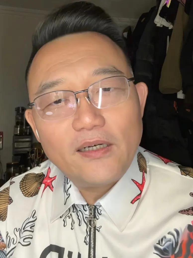 郭德纲终于可以省心了！因为刚刚德云社郑好发视频表示:自己的账号被封一个月，到6月