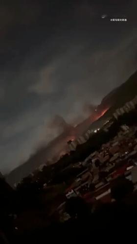 委内瑞拉出现孤胆英雄，发射导弹险些击落美机，身边十几人战死！ 2026年1月