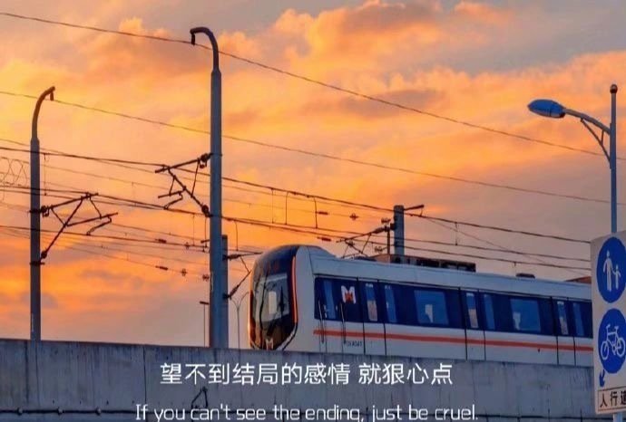 林徽因曾说过这样一段深刻且通透的话:很多人喜欢你，因为你漂亮好看，会说机灵话，有