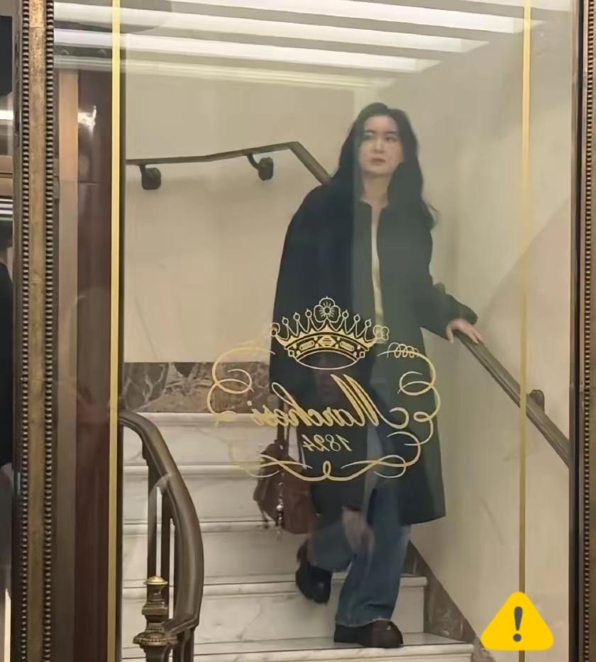 贾玲已经不再是贾玲了，现在的贾玲真的被夺舍了吗？有网友发现最新的一张照片她居