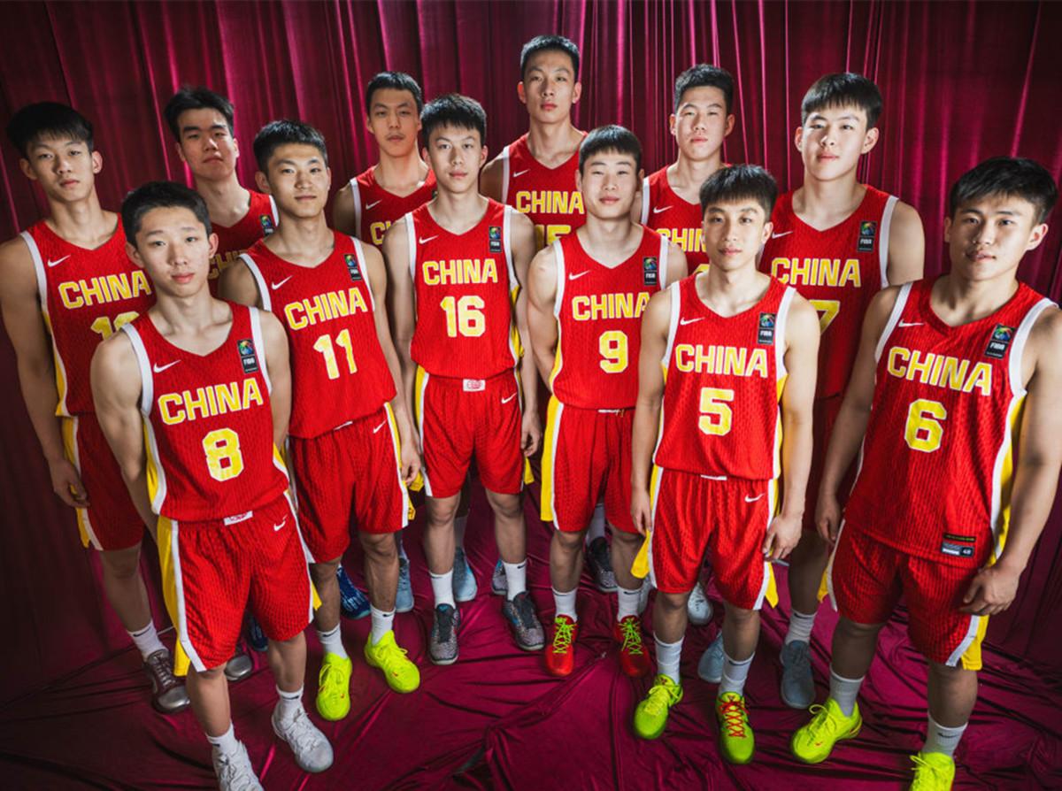中国U17男篮半场领先卡麦隆19分三个细节北京时间6月27日，U17男篮世界杯