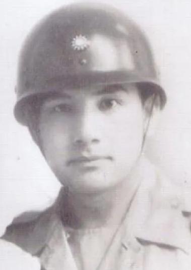 1935年冬，张灵甫回家后对妻子说想吃饺子，妻子转身去后院割韭菜时，谁张灵甫突然