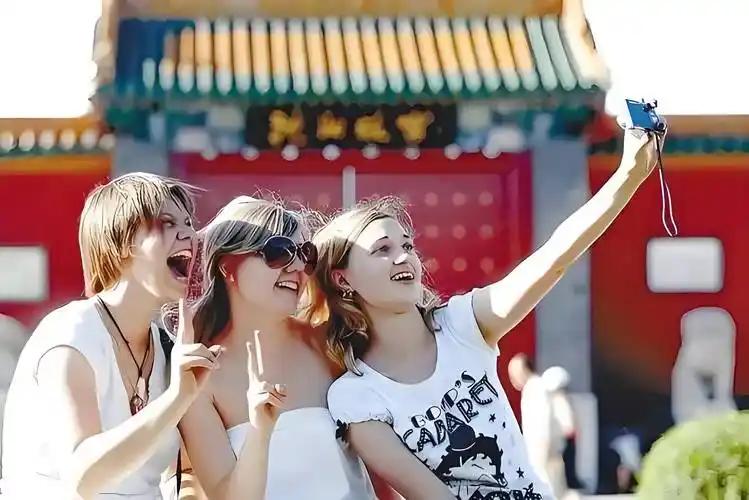 为何免签政策一出，我国的旅游收入竟不降反增？联合国世界旅游组织刚出炉的202