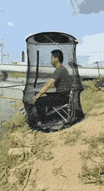 从此，钓鱼人又多了一个装备[捂脸哭]