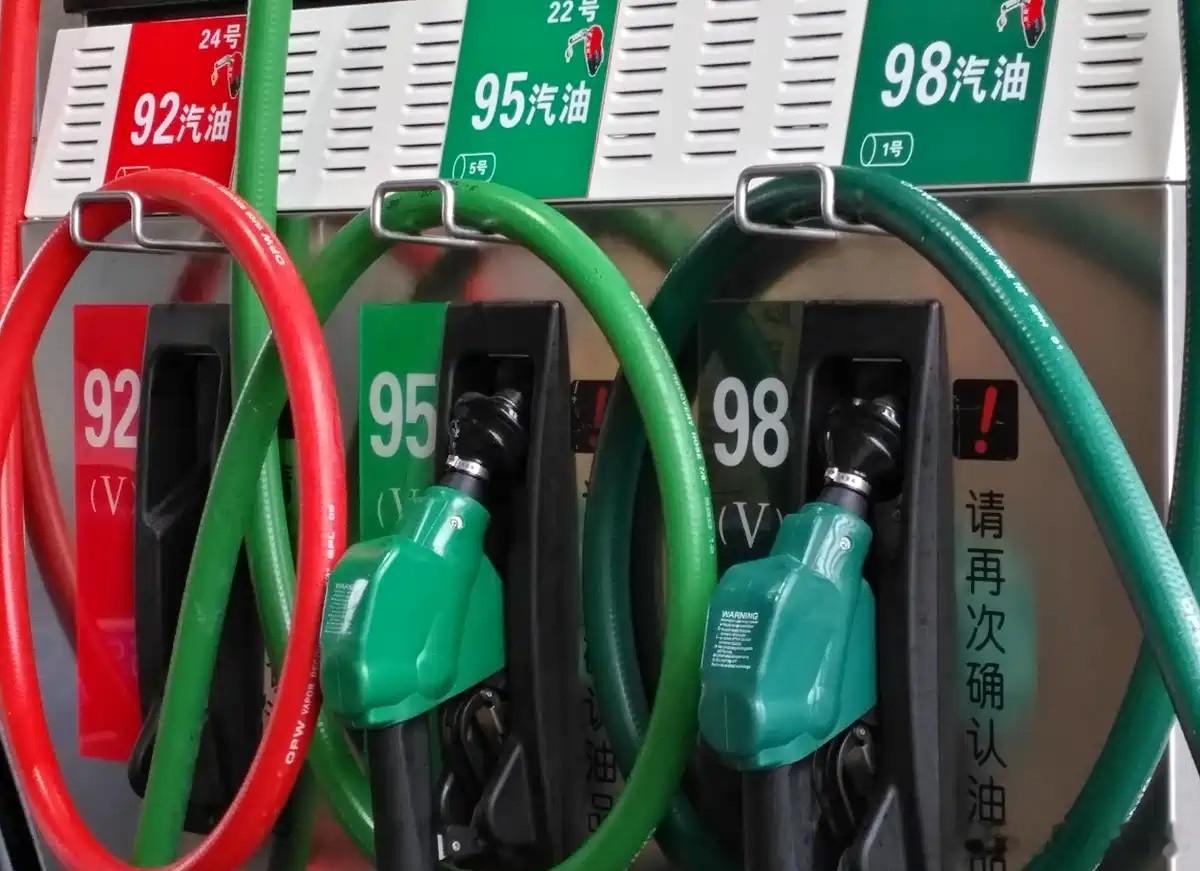 听说明天92号汽油或重返6元时代?截至10月24日,参考原油品种均价60.44