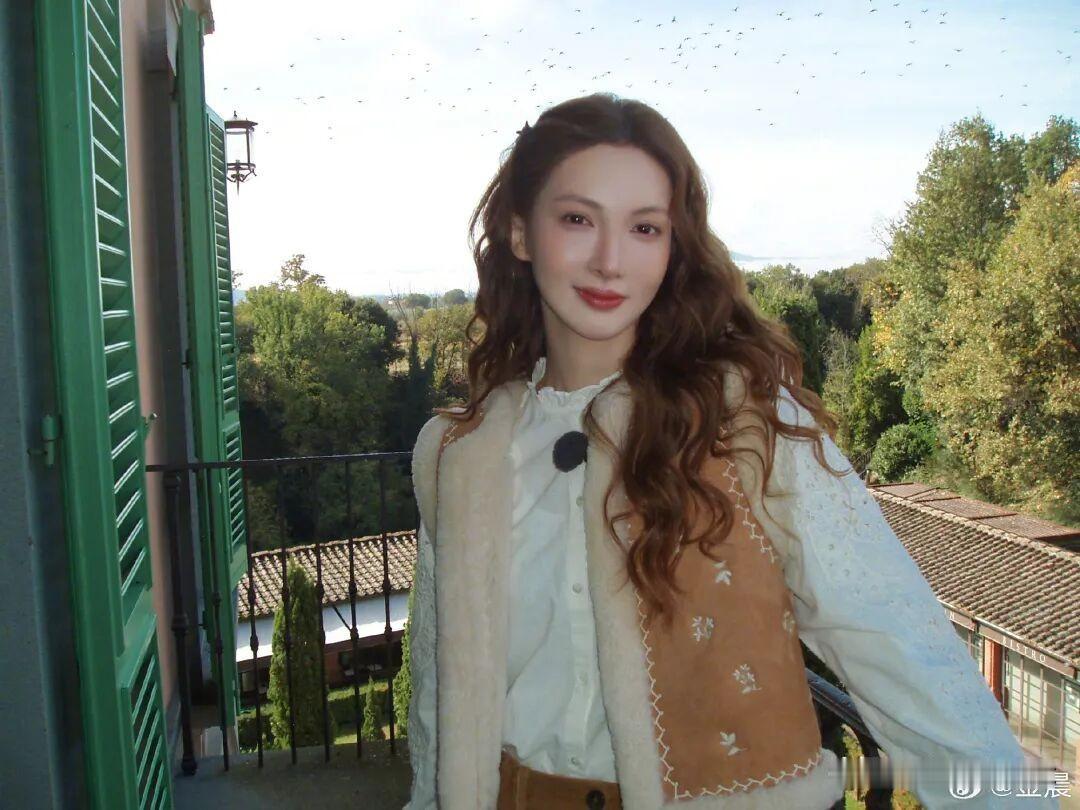 今天刷热搜看到金晨被曝肇事逃逸还找助理顶包的事，瞬间有点懵，想不明白作为公众人物