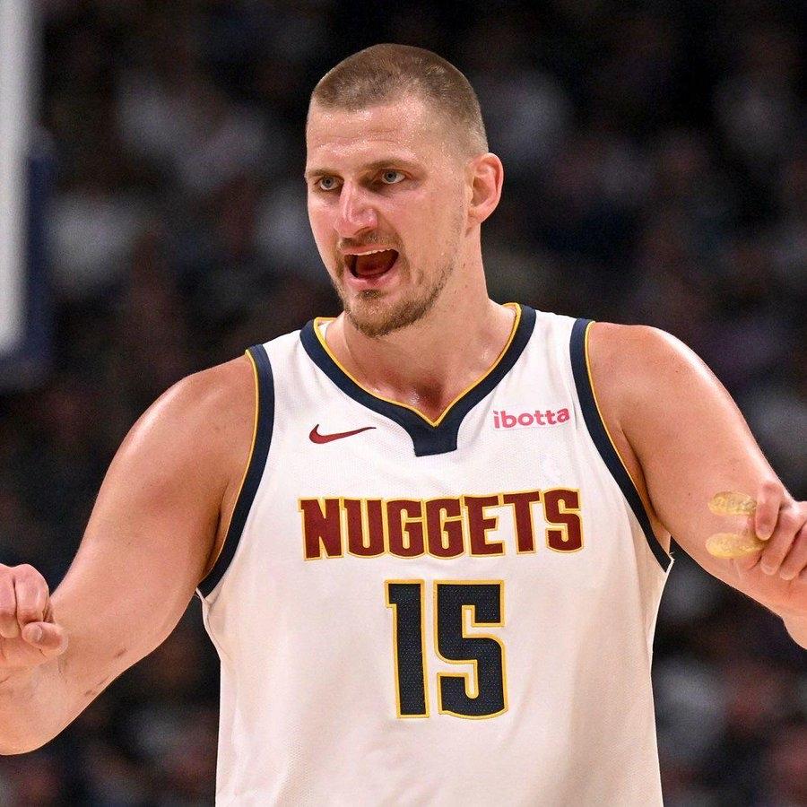 尼古拉·约基奇真是独一无二！-职业生涯前三节共获得71次三双。-职业生