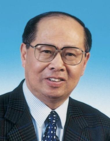 黄镇东，男，1941年1月生，江苏大丰人，1981年6月加入中国共产党，1962