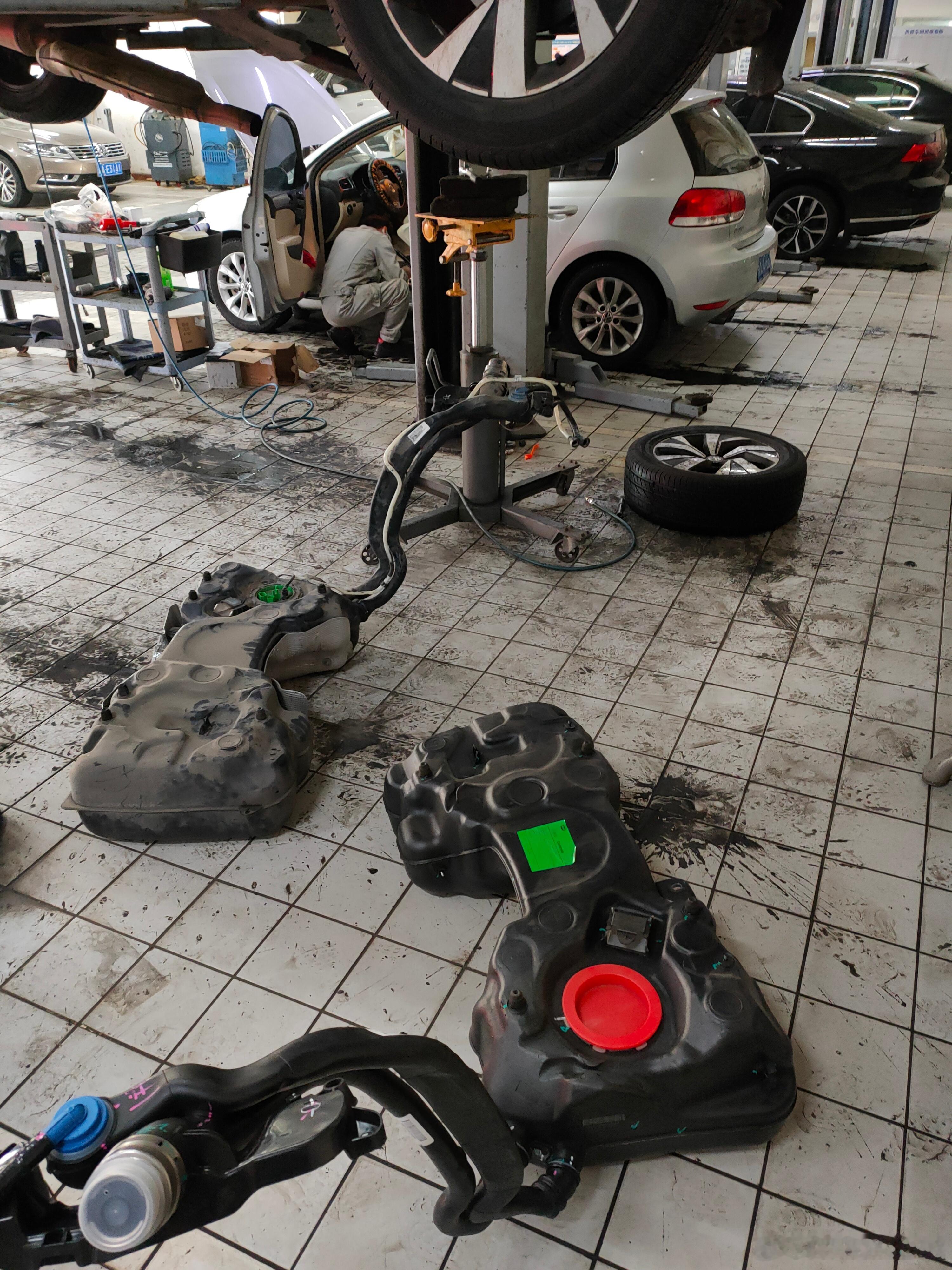 四驱mqb。。。换油箱。。