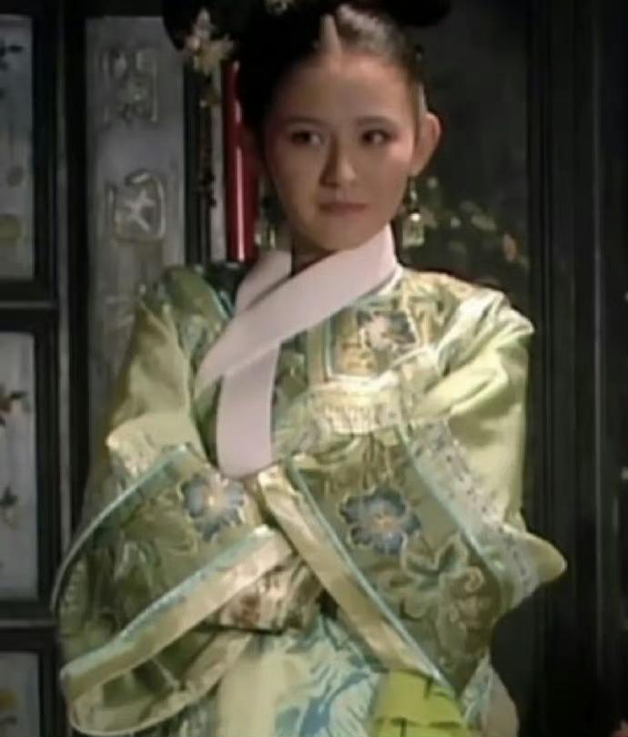 网友们谈《甄嬛传》叶澜依这么拽的原因，​​​这就是说光脚不怕穿鞋的吗？[doge]