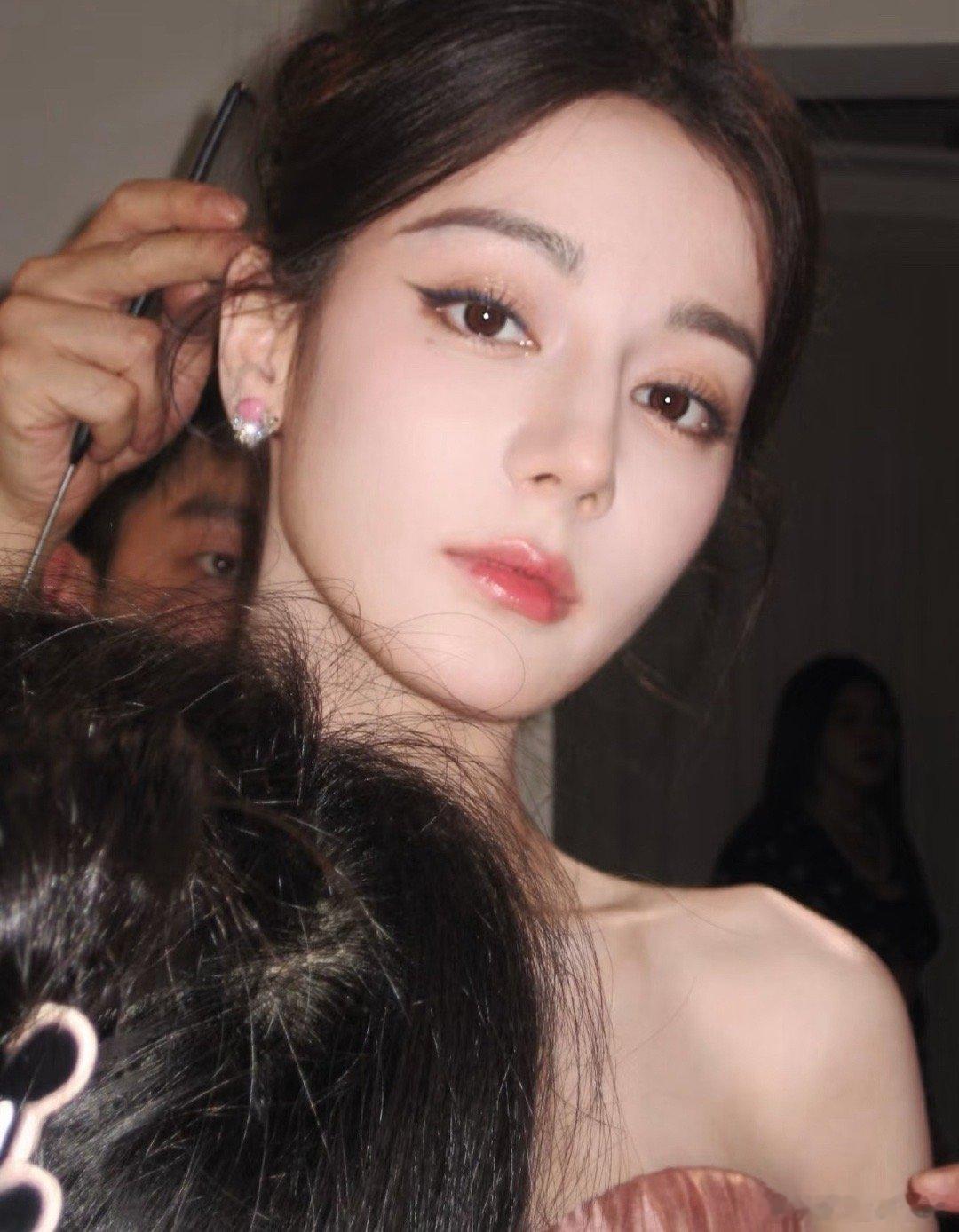 ccd之神……热巴你怎能美成这样[哭哭][哭哭][哭哭]她用CCD拍照之后出图质量上了