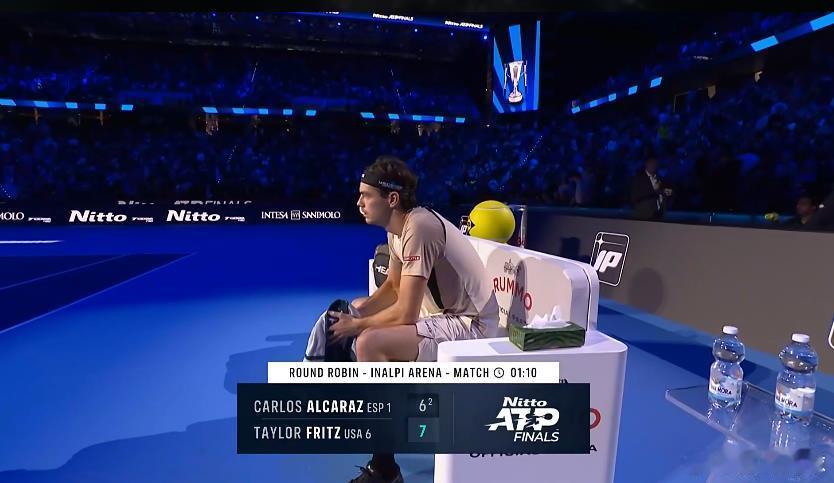 ATP总决赛第二轮弗里茨7-6（2）阿卡拉斯世界第4率先拿下首盘世界第一第二盘如