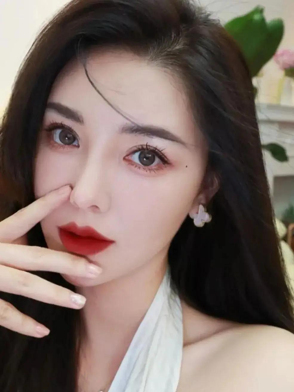 看美非罪：一场跨越万年的基因礼赞与心灵瑜伽各位看官，且听我道来一桩人间奇景。