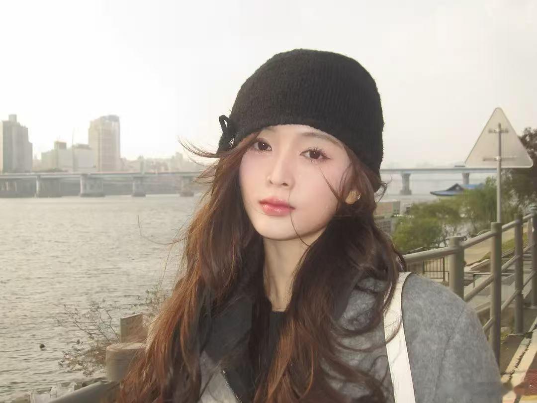 女明星颜值投票倒数一二没啥异议，不过倒数三四应该换一下。姐姐的脸硬伤实在太多，剧