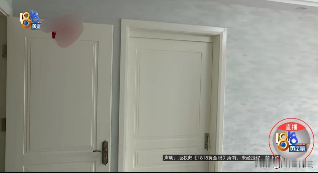 杭州，冯先生装修新房，装修师傅漏拧1颗螺丝，整扇门直接塌了，冯先生找到装修公司，