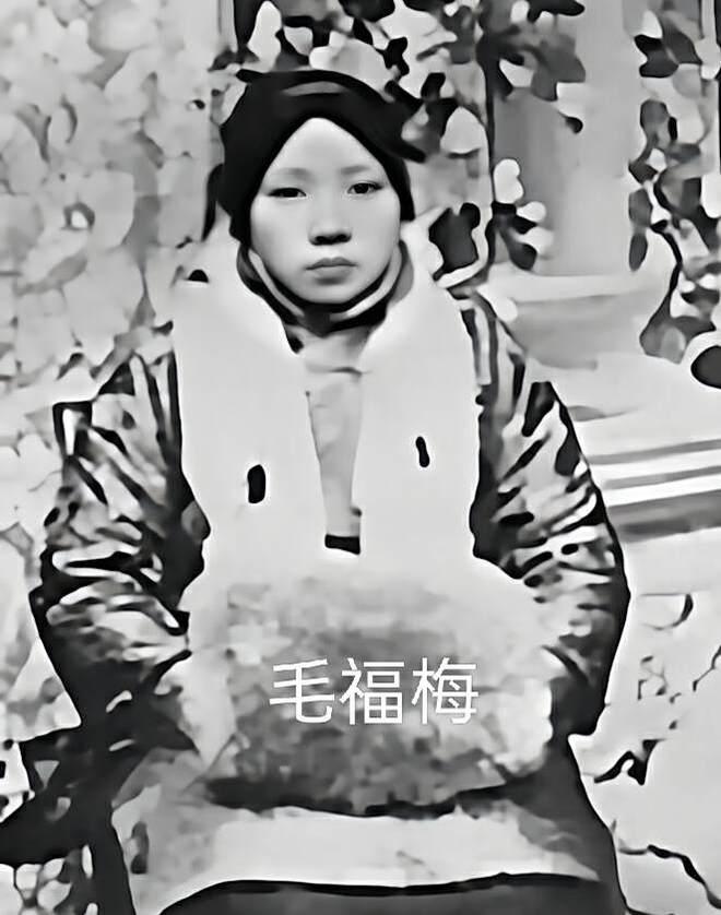 1906年，蒋介石一脚踢向妻子。瞬时，妻子捂着肚子倒下了，哀泣不止。蒋母怒了，大