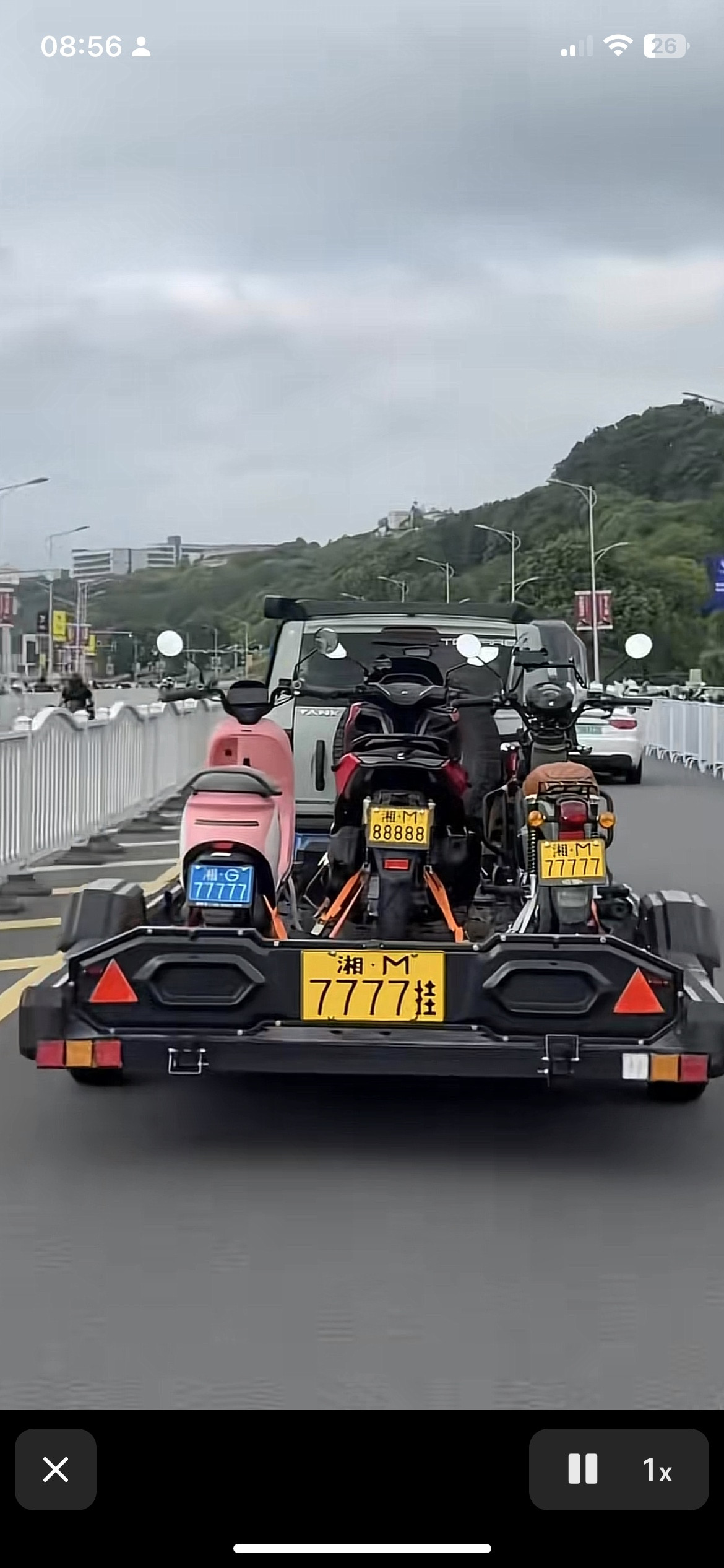 一生执着“豹子”的湖南人！这个车牌是真实的吗？湘A5个5拖着湘M4个7的拖挂带着湘M5个7和5个8和