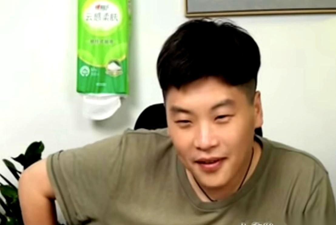 郝帅那几句话，是真把方博的面子当着直播间几万人的面，撕得干干净净。他盯着屏幕，