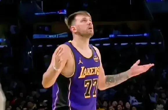 直接起飞！佩林卡憋大招，赛季中期或压哨交易，本赛季湖人队全力冲冠！1.赛季初湖