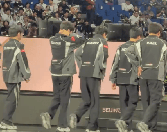 解说热议AL不敌T1: 还是这样的结局;那么近, 又那么远