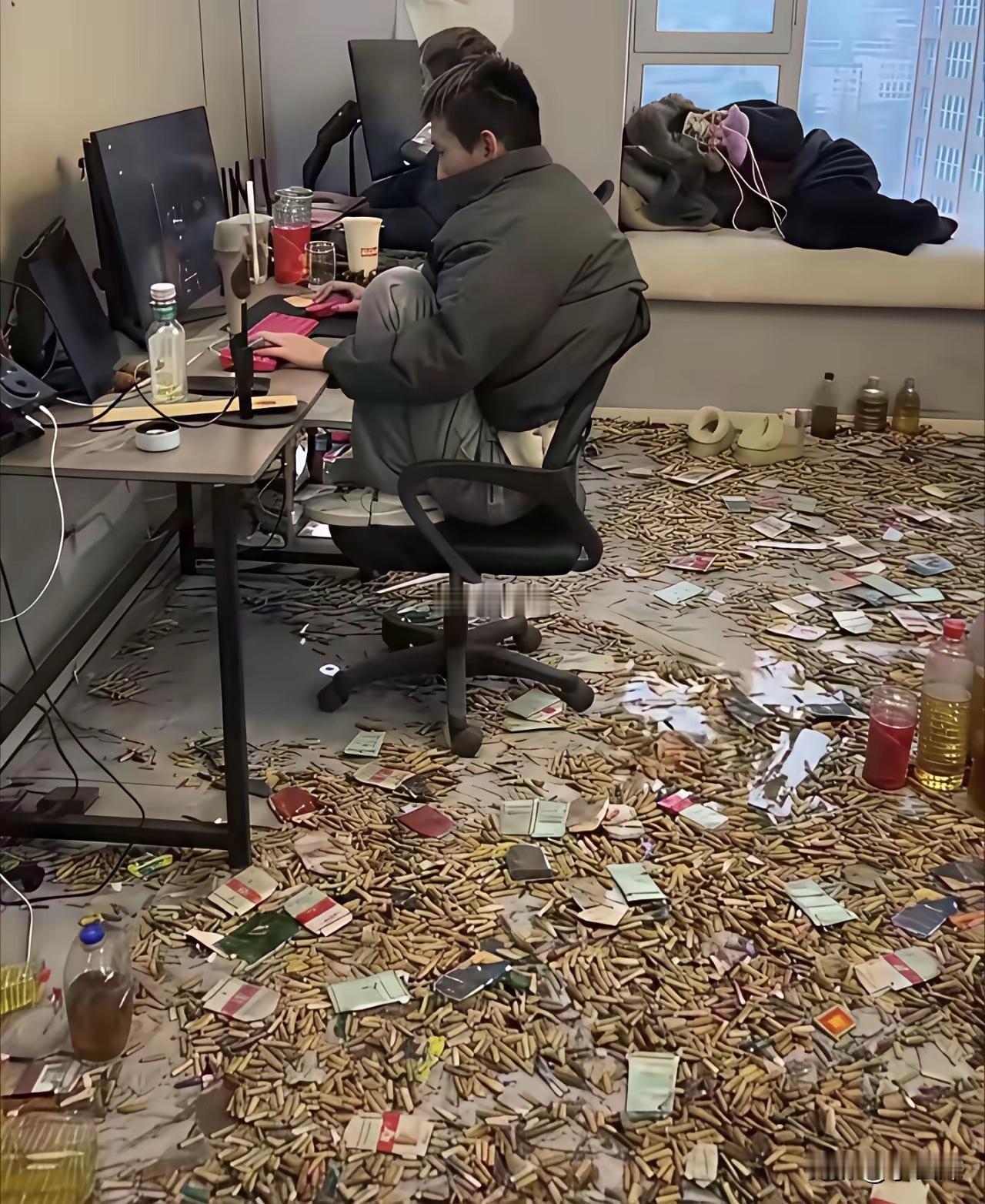 这样下去烟都要被他抽涨价了