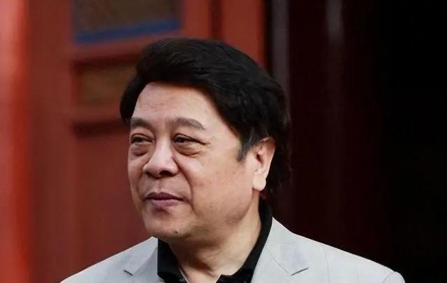 “赵忠祥瞒着妻子与我发生关系多年，并有特殊癖好，令我身心受到严重伤害！”2004