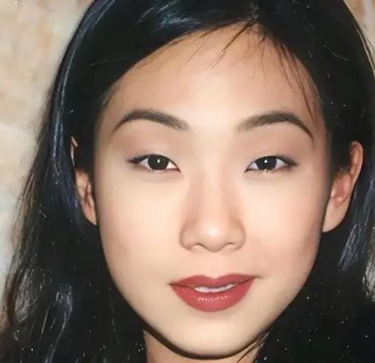 林忆莲跟李宗盛离了婚，李宗盛说自己快五十了还要妻离子散，嚎啕大哭。后来有天他接到