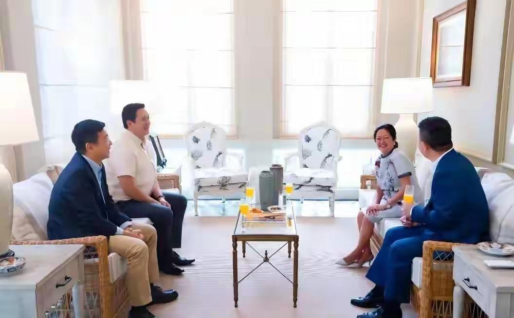 菲律宾刚学会聪明，总统夫人出面请客。菲律宾总统马科斯夫人丽莎·马