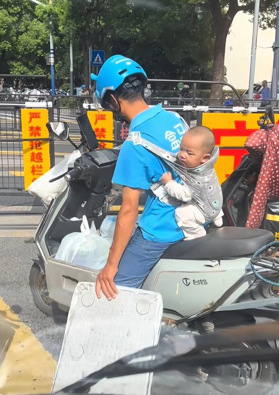 男人不管再怎么操蛋，再怎么花心，他也不会，丢下自己儿女不管，而女人不一样，说不管