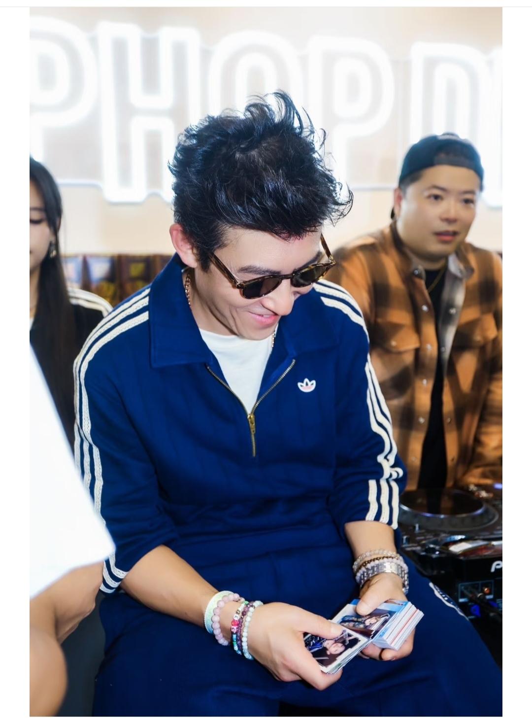 陈冠希，为什么要戴女生这样的手串呢，而且还这么多？