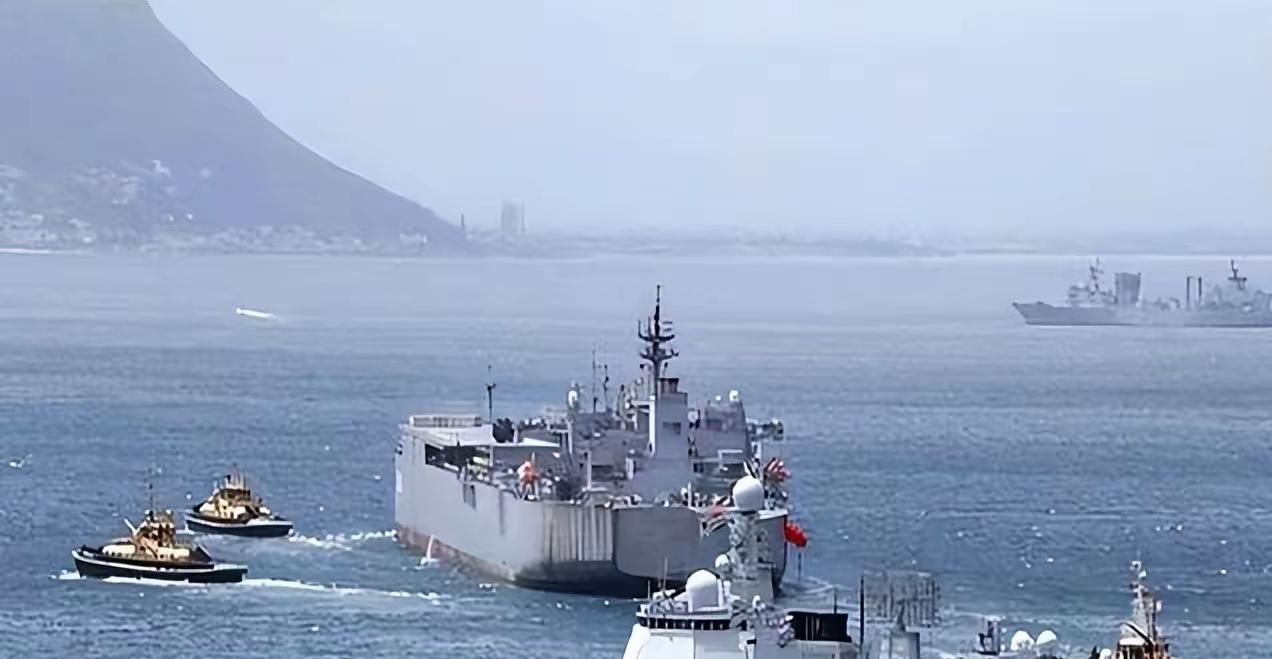 解放军一连五天在南海巡航，这背后可是有着复杂的局势。2026年初，美军B-5