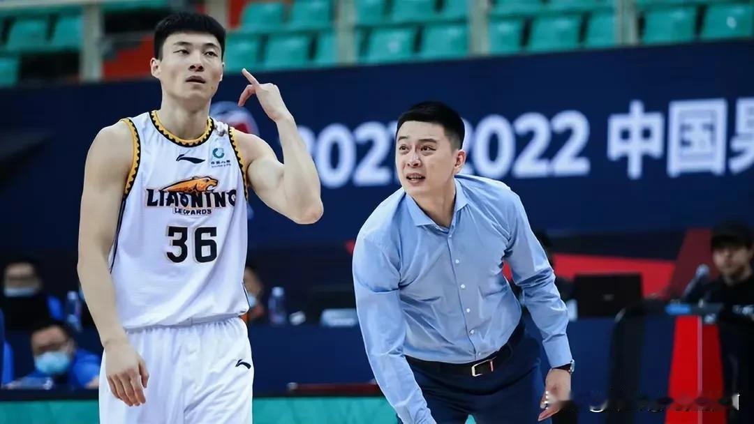 杨鸣应该改一下执教风格了。通过昨晚的比赛一看，大家有没有发现回来的吴昌泽，姜宇星