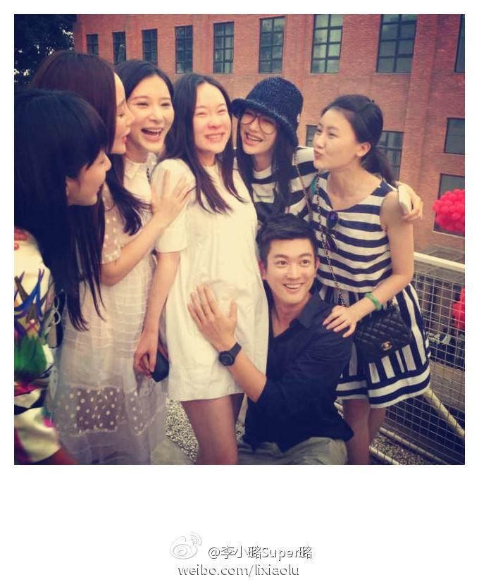 霍思燕不仅有个疼爱她的好老公，她还有一群好闺蜜，当年她怀孕，开心的不止她一人。