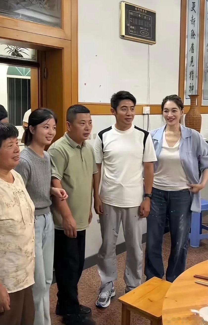 李小冉的演技一般，但很多人都觉得她长得漂亮，你认为她好看吗？